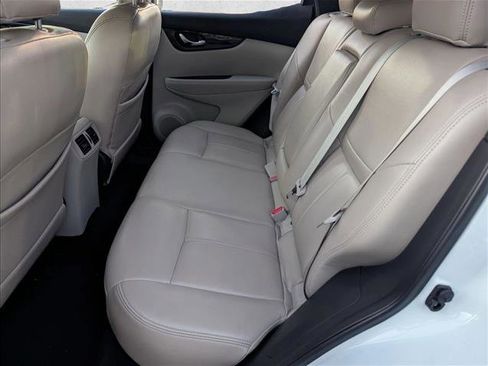 Used 2017 Nissan Rogue Sport SV image 16