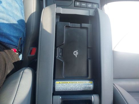 Used 2020 Toyota Highlander XLE AWD/4WD image 28
