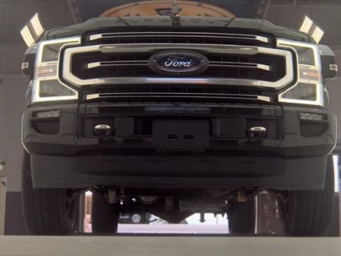 Used 2020 Ford F250 Platinum w/ FX4 Off-Road Package AWD/4WD image 2