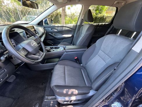 Used 2025 Nissan Rogue SV FWD image 29