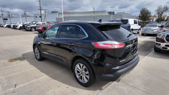 Used 2019 Ford Edge Titanium w/ Cold Weather Package AWD/4WD image 5