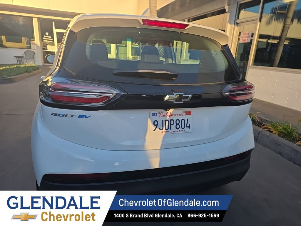 Used 2023 Chevrolet Bolt LT w/ Infotainment Package FWD image 4