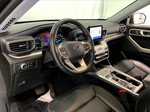 Used 2022 Ford Explorer XLT w/ Equipment Group 202A image 14