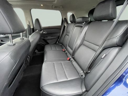 Used 2021 Nissan Rogue SV w/ Premium Package image 17