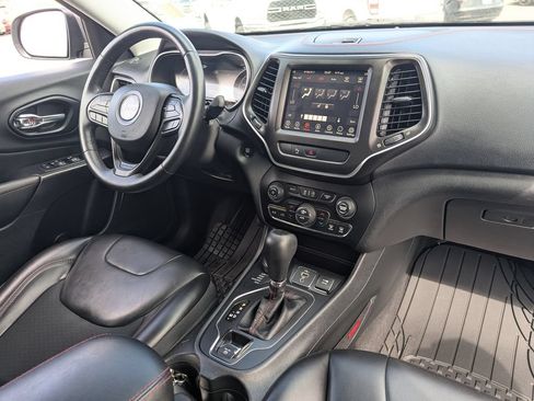 Used 2019 Jeep Cherokee Trailhawk w/ Cold Weather Group AWD/4WD image 34