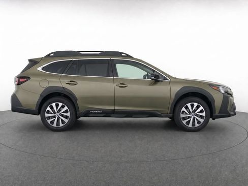 Used 2024 Subaru Outback Premium AWD/4WD image 8