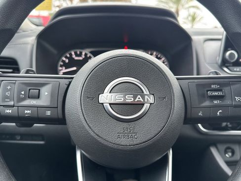 Used 2024 Nissan Rogue S image 25