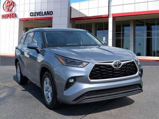 Used 2021 Toyota Highlander LE FWD video 2