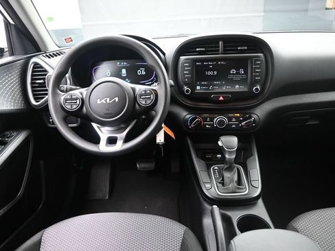 Used 2024 Kia Soul LX w/ Option Group 015 FWD image 9