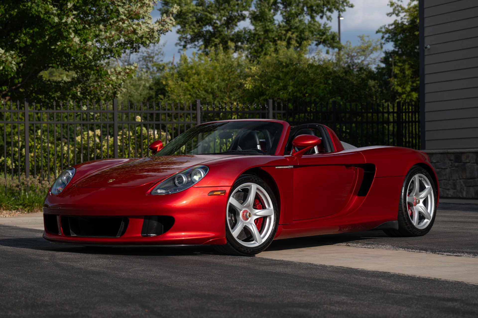 Used 2005 Porsche Carrera GT RWD image 1