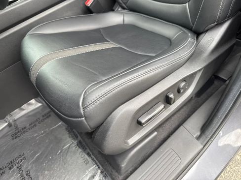 Used 2025 Honda Pilot Touring image 17