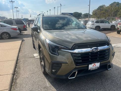 Used 2025 Subaru Ascent Touring AWD/4WD image 2