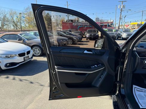 Used 2014 Mercedes-Benz GL 450 4MATIC image 17