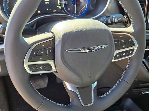 New 2026 Chrysler Pacifica Select AWD/4WD image 11