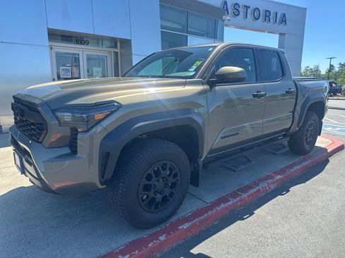 Used 2025 Toyota Tacoma TRD Off-Road AWD/4WD image 8