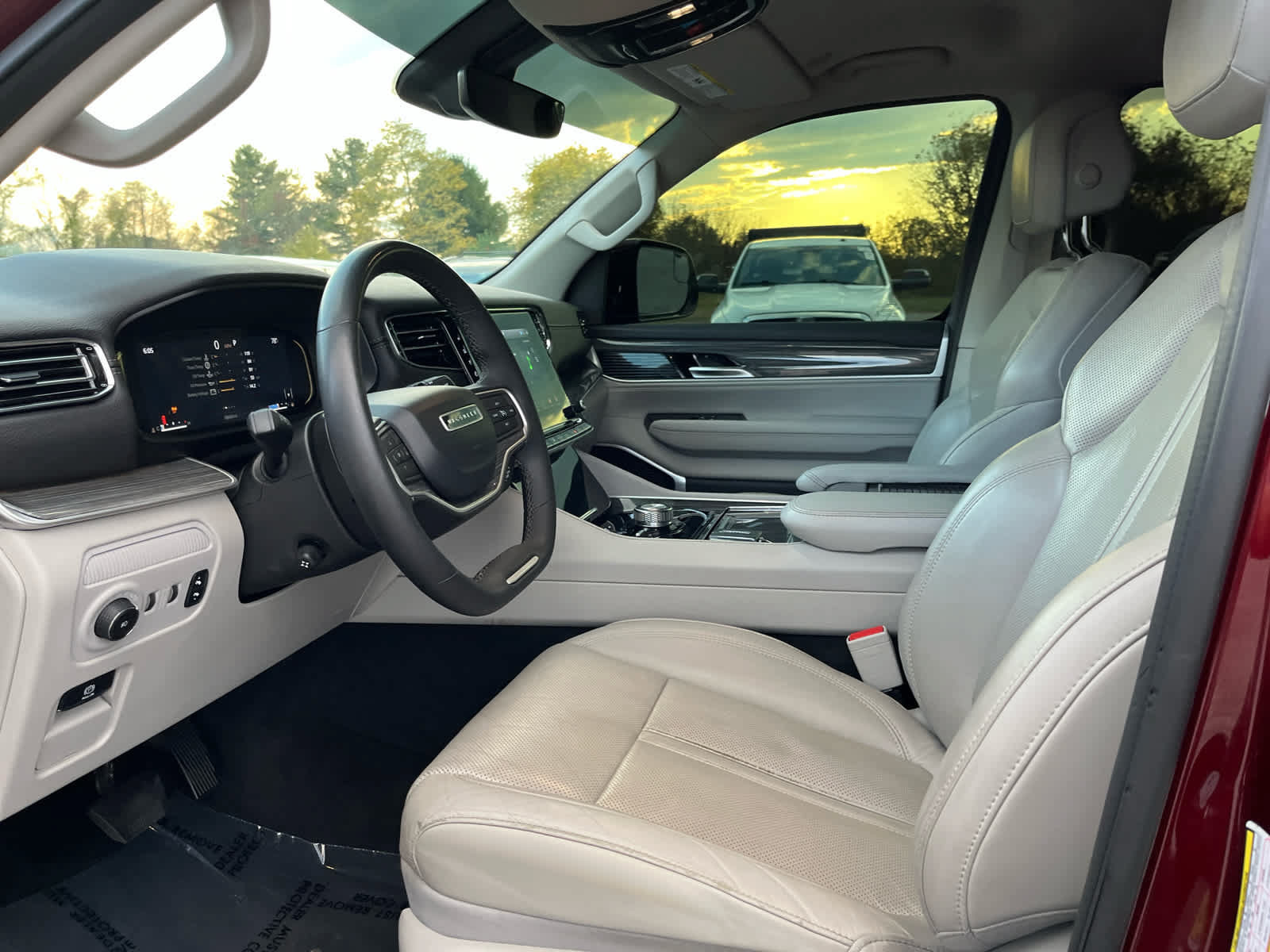 Used 2022 Jeep Wagoneer Series II AWD/4WD image 10