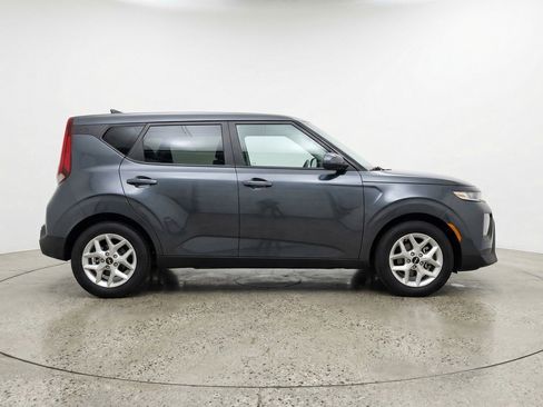 Used 2025 Kia Soul LX w/ LX Technology Package FWD image 11