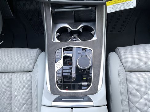 New 2026 BMW X7 xDrive40i w/ Premium Package image 19