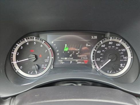 Used 2025 Toyota Highlander LE FWD image 11