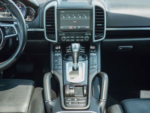 Used 2017 Porsche Cayenne Platinum Edition AWD/4WD image 6