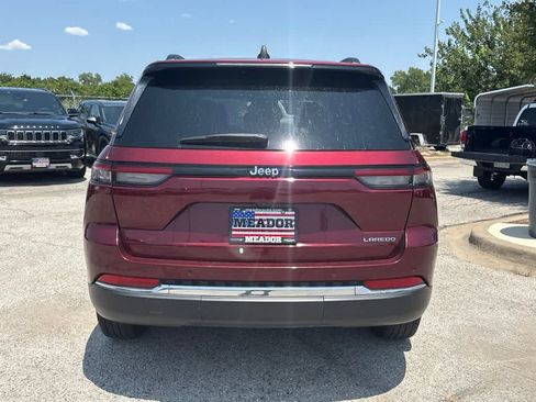 Used 2024 Jeep Grand Cherokee Laredo RWD image 4