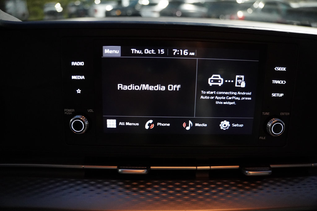 Used 2023 Kia Carnival LX FWD image 5