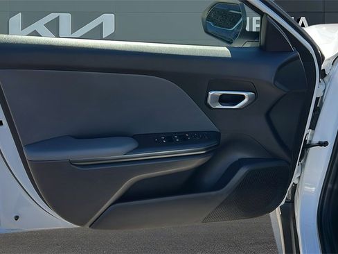 New 2025 Kia K4 LXS image 9