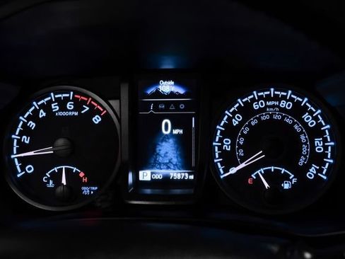 Used 2021 Toyota Tacoma TRD Sport AWD/4WD image 16