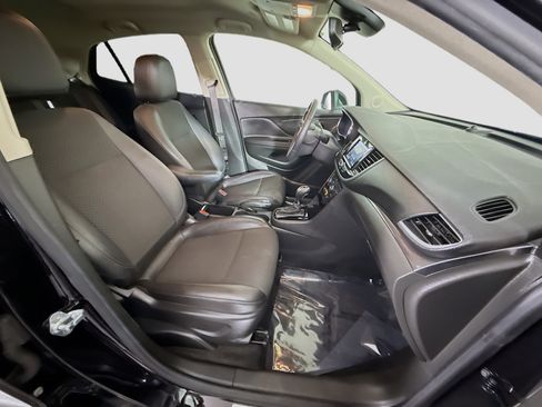 Used 2022 Buick Encore Preferred w/ Safety Package FWD image 38