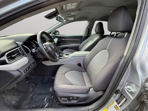 Used 2022 Toyota Camry LE image 2
