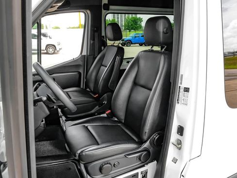 Used 2024 Mercedes-Benz Sprinter 2500 image 23