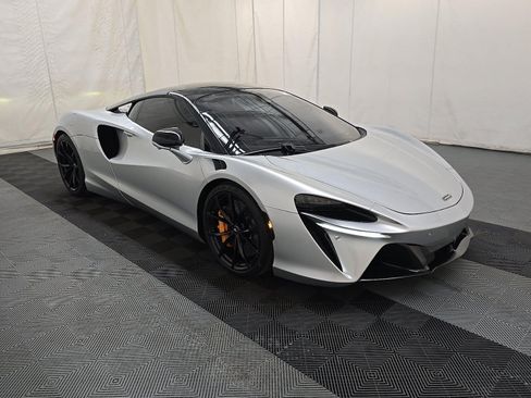 Used 2023 McLaren Artura RWD image 2