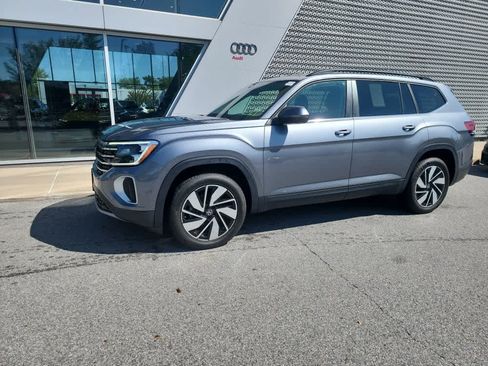 Used 2024 Volkswagen Atlas SE AWD/4WD image 1