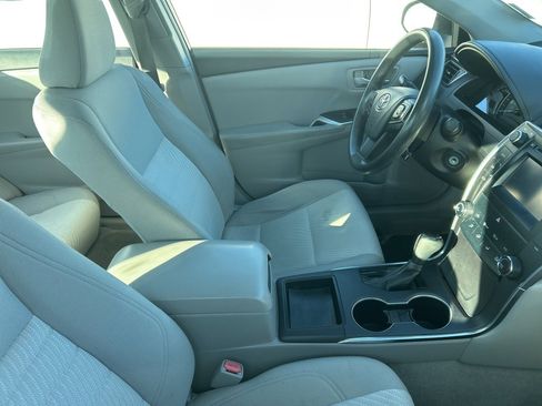 Used 2015 Toyota Camry LE image 3