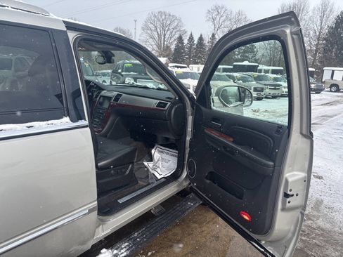 Used 2009 Cadillac Escalade Base 4dr Hybrid SUV image 3