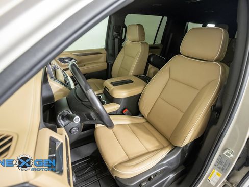 Used 2022 Chevrolet Suburban Premier AWD/4WD image 24