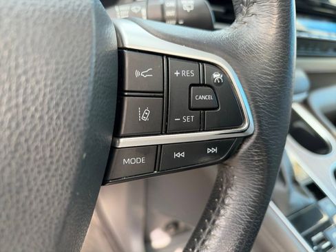 Used 2021 Toyota Sienna XLE AWD/4WD image 17