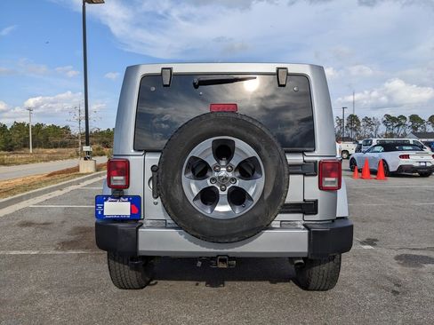 Used 2017 Jeep Wrangler Unlimited Sahara w/ Connectivity Group image 14