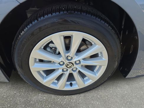 Used 2025 Toyota Corolla XLE image 30