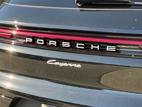 New 2026 Porsche Cayenne image 32
