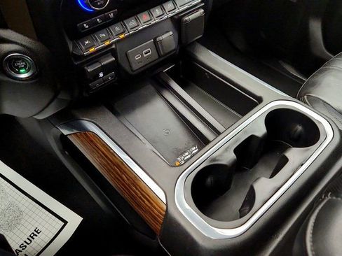 Used 2020 Chevrolet Silverado 1500 High Country w/ Technology Package image 17