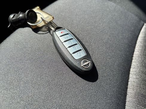 Used 2025 Nissan Altima 2.5 SV FWD image 18