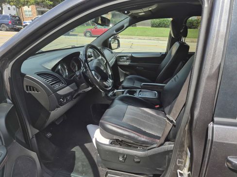 Used 2017 Dodge Grand Caravan GT FWD image 9