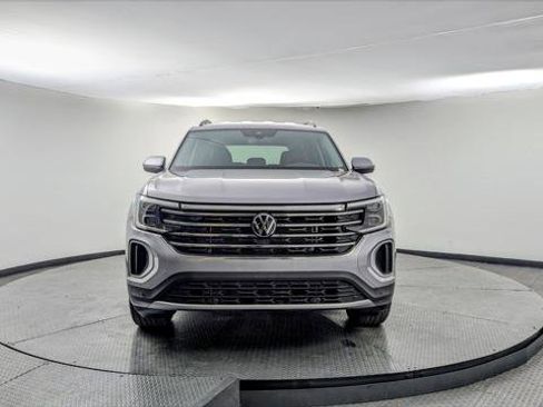 Used 2025 Volkswagen Atlas SE image 11