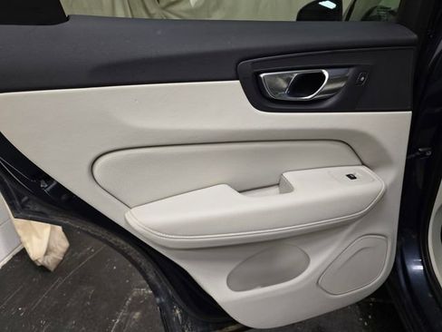 Used 2021 Volvo XC60 T5 Momentum image 25