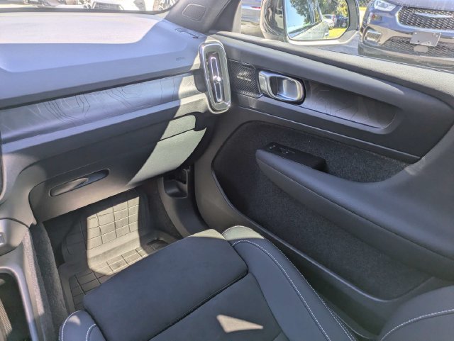 Used 2023 Volvo C40 P8 Recharge Ultimate w/ Protection Package Premier AWD/4WD image 22