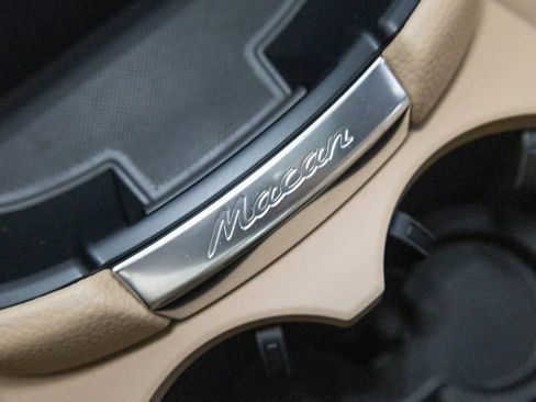 Certified 2025 Porsche Macan Base image 15