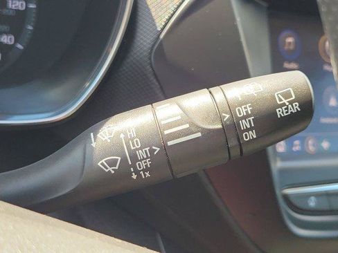 Used 2021 Chevrolet TrailBlazer LT FWD image 25
