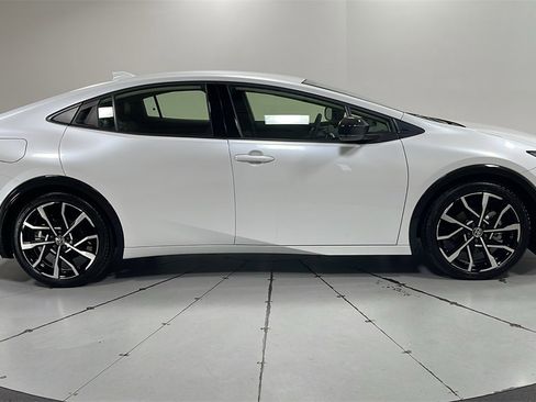 Certified 2025 Toyota Prius Plug-In Hybrid image 6