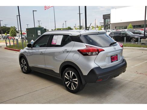 Used 2018 Nissan Kicks SV FWD image 6